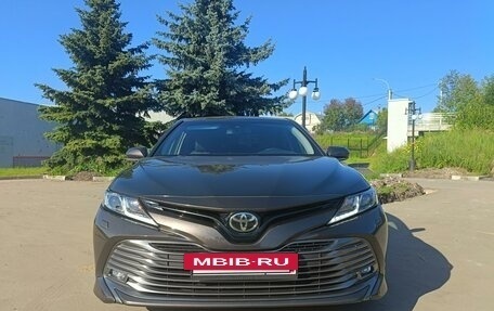 Toyota Camry, 2018 год, 3 100 000 рублей, 2 фотография