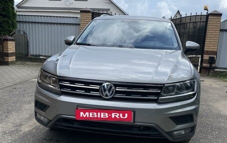 Volkswagen Tiguan II, 2018 год, 2 950 000 рублей, 2 фотография