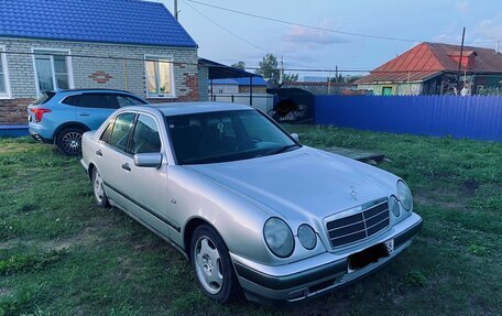 Mercedes-Benz E-Класс, 1999 год, 535 000 рублей, 3 фотография