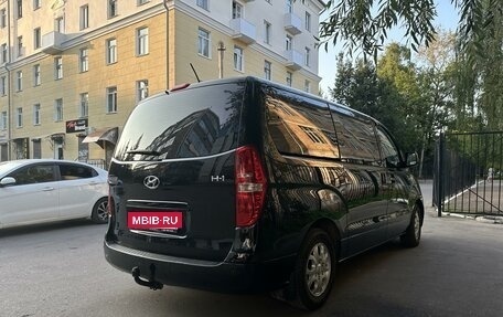 Hyundai H-1 II рестайлинг, 2015 год, 2 450 000 рублей, 4 фотография