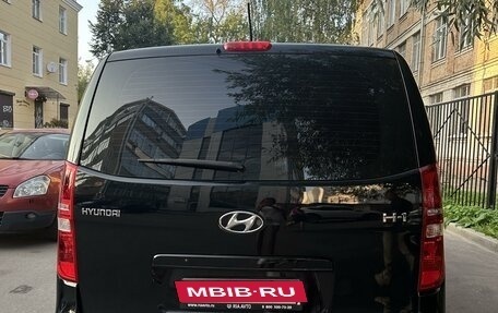 Hyundai H-1 II рестайлинг, 2015 год, 2 450 000 рублей, 5 фотография