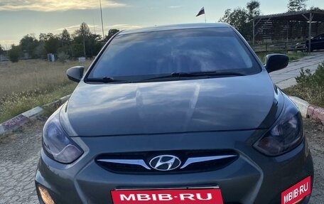 Hyundai Solaris II рестайлинг, 2012 год, 1 150 000 рублей, 2 фотография