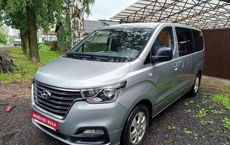 Hyundai Grand Starex Grand Starex I рестайлинг 2, 2018 год, 3 200 000 рублей, 13 фотография