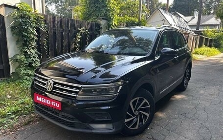 Volkswagen Tiguan II, 2018 год, 2 450 000 рублей, 2 фотография