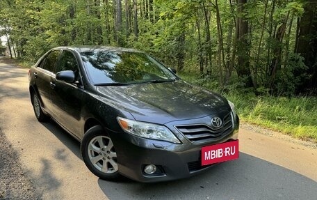 Toyota Camry, 2011 год, 1 390 000 рублей, 2 фотография