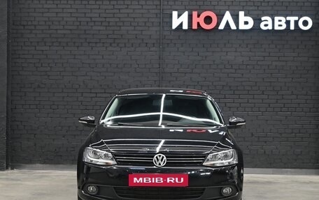 Volkswagen Jetta VI, 2013 год, 1 050 000 рублей, 2 фотография