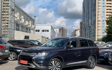 Mitsubishi Outlander III рестайлинг 3, 2019 год, 1 999 000 рублей, 3 фотография