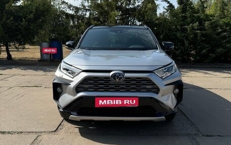 Toyota RAV4, 2021 год, 3 800 000 рублей, 1 фотография