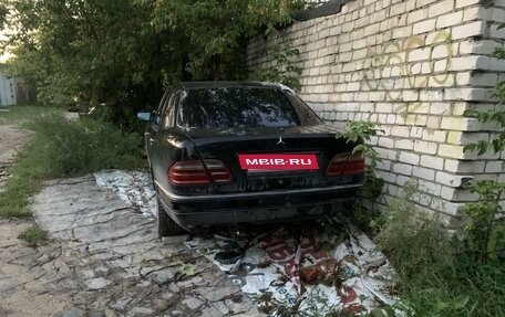 Mercedes-Benz E-Класс, 1996 год, 100 000 рублей, 2 фотография