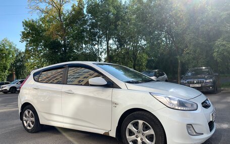 Hyundai Solaris II рестайлинг, 2013 год, 800 000 рублей, 4 фотография