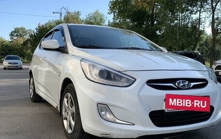 Hyundai Solaris II рестайлинг, 2013 год, 800 000 рублей, 3 фотография