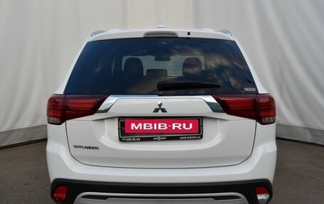 Mitsubishi Outlander III рестайлинг 3, 2021 год, 3 289 000 рублей, 5 фотография