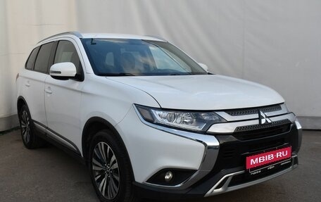 Mitsubishi Outlander III рестайлинг 3, 2021 год, 3 289 000 рублей, 3 фотография