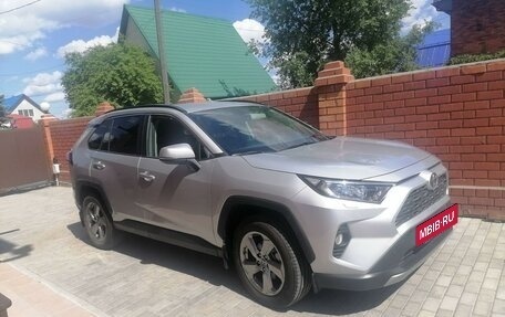 Toyota RAV4, 2021 год, 4 300 000 рублей, 2 фотография