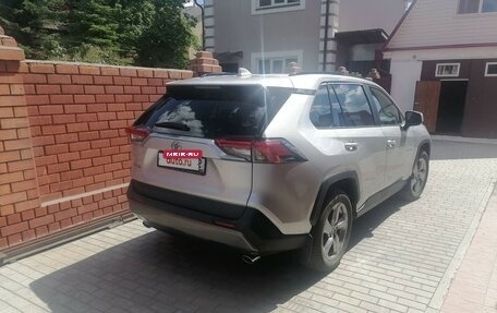 Toyota RAV4, 2021 год, 4 300 000 рублей, 3 фотография