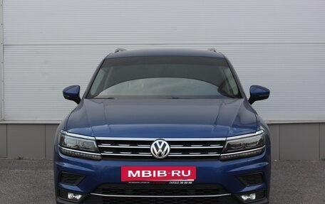 Volkswagen Tiguan II, 2018 год, 2 497 000 рублей, 2 фотография