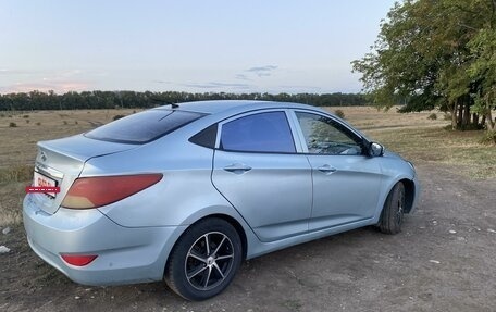 Hyundai Solaris II рестайлинг, 2011 год, 400 000 рублей, 4 фотография