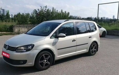 Volkswagen Touran III, 2011 год, 750 000 рублей, 1 фотография