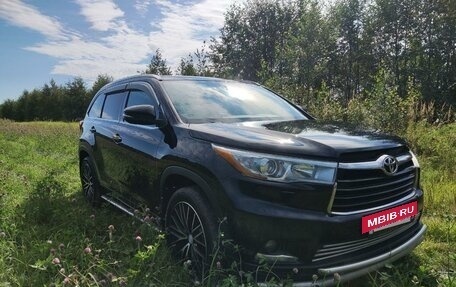 Toyota Highlander III, 2014 год, 2 980 000 рублей, 2 фотография