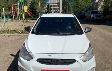 Hyundai Solaris II рестайлинг, 2011 год, 630 000 рублей, 3 фотография