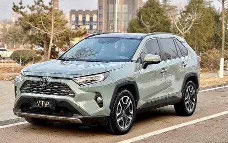 Toyota RAV4, 2020 год, 2 800 000 рублей, 1 фотография