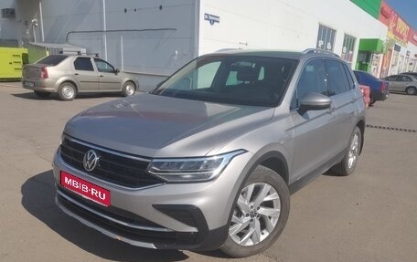 Volkswagen Tiguan II, 2021 год, 3 050 000 рублей, 1 фотография