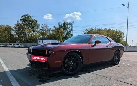 Dodge Challenger III рестайлинг 2, 2017 год, 3 400 000 рублей, 2 фотография