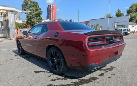 Dodge Challenger III рестайлинг 2, 2017 год, 3 400 000 рублей, 4 фотография