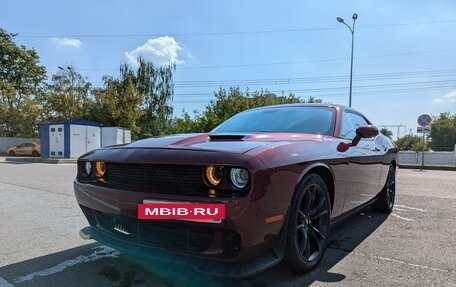 Dodge Challenger III рестайлинг 2, 2017 год, 3 400 000 рублей, 3 фотография