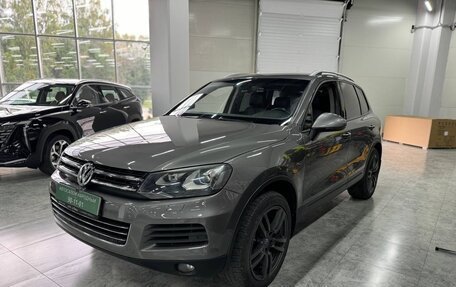 Volkswagen Touareg III, 2011 год, 1 999 000 рублей, 2 фотография