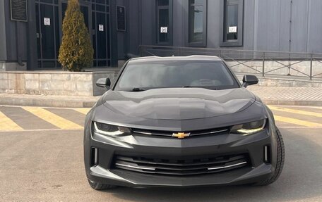 Chevrolet Camaro VI, 2017 год, 1 900 000 рублей, 1 фотография