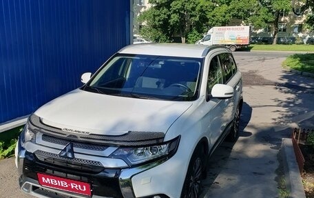 Mitsubishi Outlander III рестайлинг 3, 2018 год, 2 505 000 рублей, 1 фотография