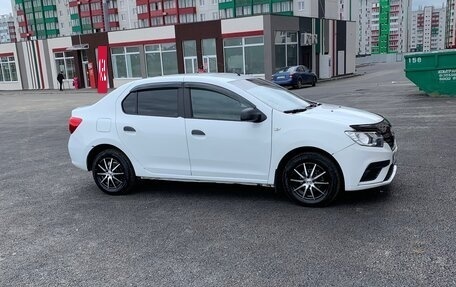 Renault Logan II, 2019 год, 880 000 рублей, 2 фотография