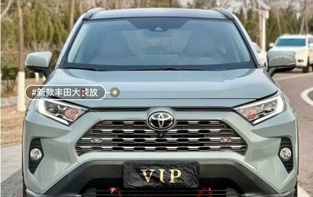 Toyota RAV4, 2020 год, 2 800 000 рублей, 4 фотография