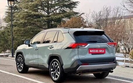 Toyota RAV4, 2020 год, 2 800 000 рублей, 2 фотография