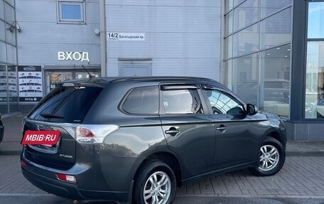 Mitsubishi Outlander III рестайлинг 3, 2013 год, 1 690 000 рублей, 4 фотография