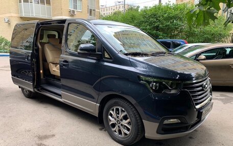 Hyundai H-1 II рестайлинг, 2018 год, 3 300 000 рублей, 2 фотография