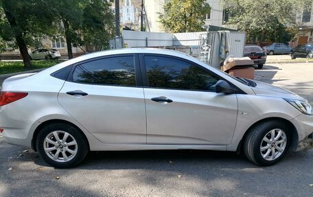 Hyundai Solaris II рестайлинг, 2013 год, 520 000 рублей, 2 фотография