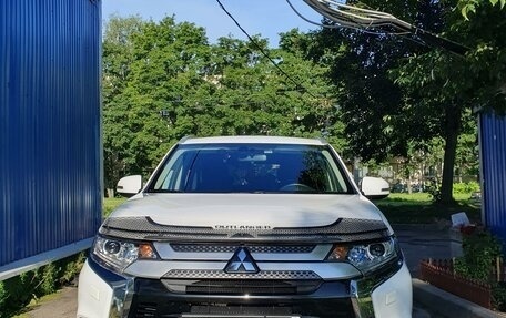 Mitsubishi Outlander III рестайлинг 3, 2018 год, 2 505 000 рублей, 3 фотография