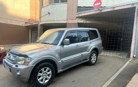 Mitsubishi Pajero III рестайлинг, 2004 год, 1 090 000 рублей, 10 фотография