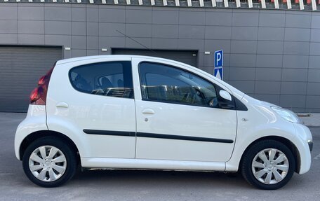 Peugeot 107 I рестайлинг, 2014 год, 670 000 рублей, 3 фотография