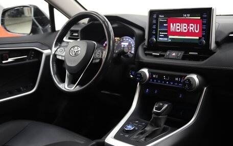 Toyota RAV4, 2019 год, 4 250 000 рублей, 11 фотография