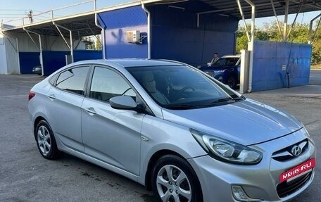 Hyundai Solaris II рестайлинг, 2012 год, 780 000 рублей, 3 фотография