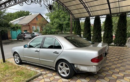 Mercedes-Benz E-Класс, 1999 год, 385 000 рублей, 2 фотография