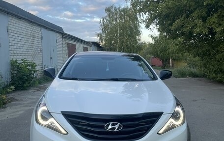 Hyundai Sonata VI, 2011 год, 1 150 000 рублей, 2 фотография