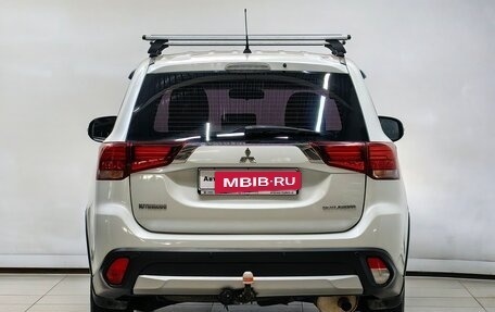 Mitsubishi Outlander III рестайлинг 3, 2015 год, 1 480 000 рублей, 5 фотография