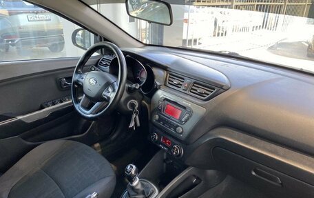 KIA Rio III рестайлинг, 2013 год, 825 000 рублей, 12 фотография