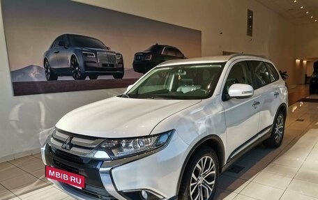 Mitsubishi Outlander III рестайлинг 3, 2016 год, 2 304 000 рублей, 2 фотография