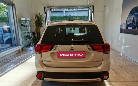 Mitsubishi Outlander III рестайлинг 3, 2016 год, 2 304 000 рублей, 6 фотография