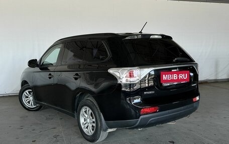 Mitsubishi Outlander III рестайлинг 3, 2012 год, 1 560 000 рублей, 4 фотография